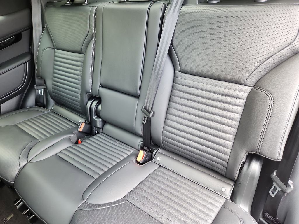 Used 2025 Land Rover Discovery S AWD/4WD image 25