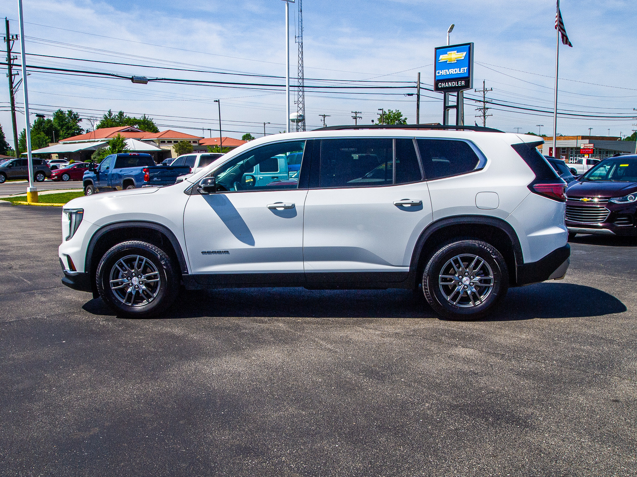 Used 2025 GMC Acadia Elevation FWD image 4