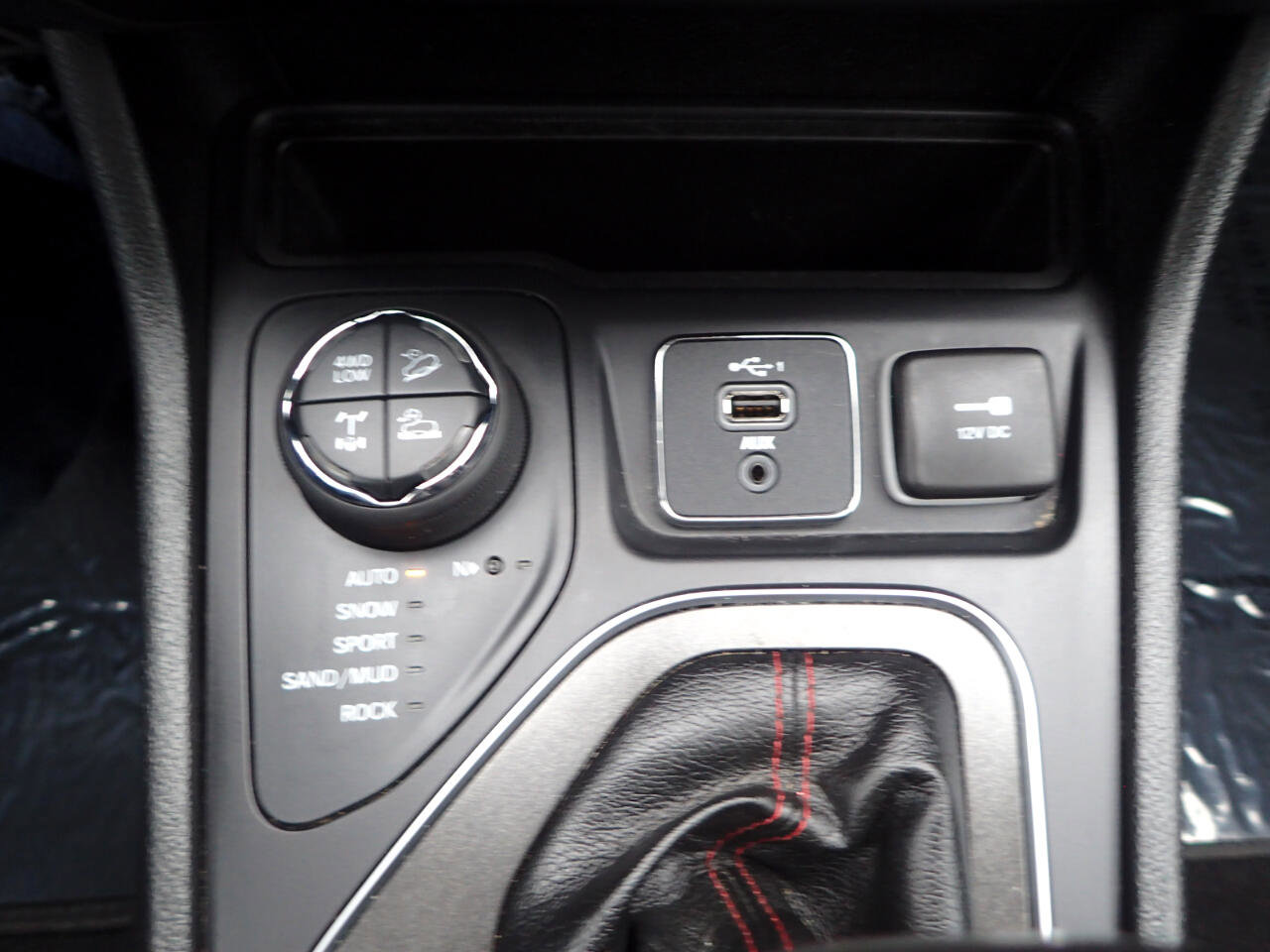 Used 2019 Jeep Cherokee Trailhawk image 21