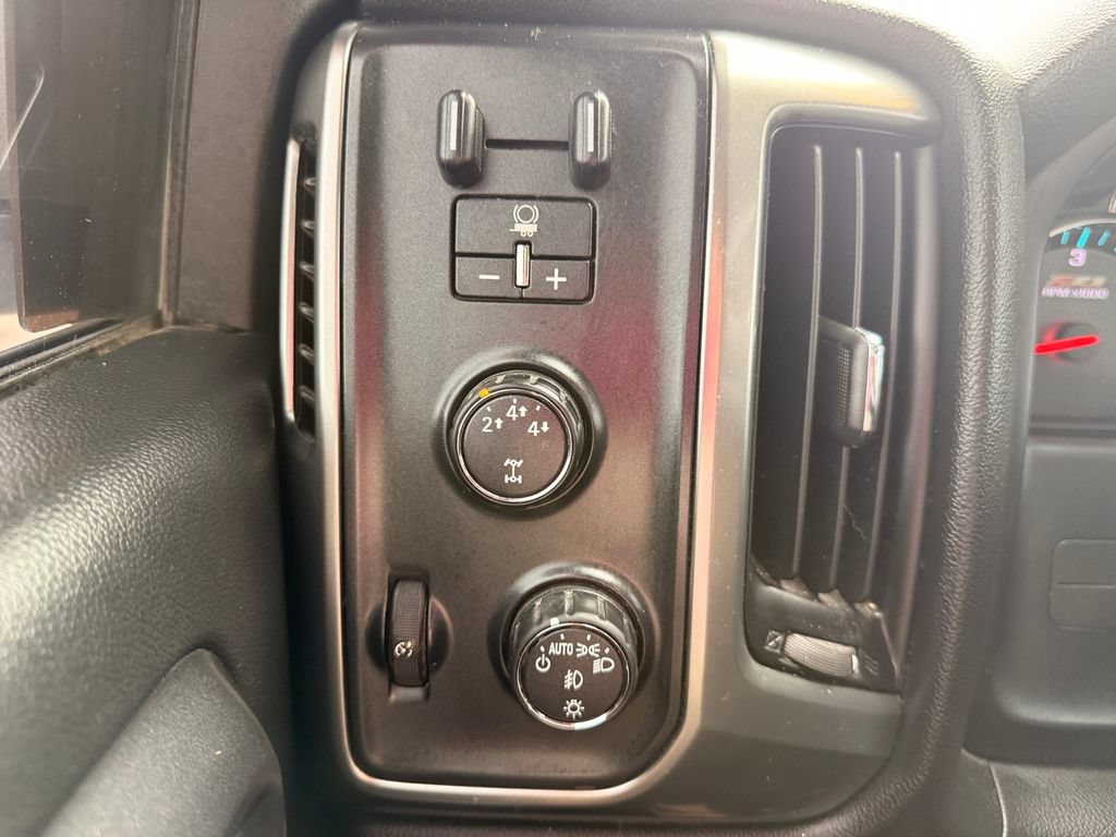 Used 2016 Chevrolet Silverado 2500 LT w/ LT Convenience Package AWD/4WD image 21