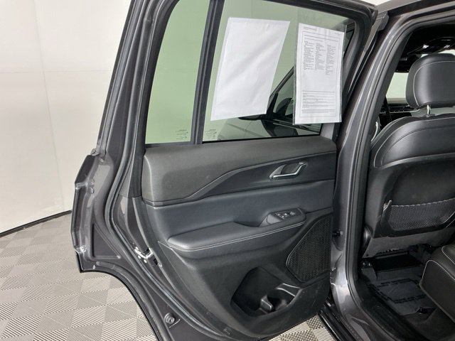 Used 2024 Jeep Grand Cherokee Altitude AWD/4WD image 26