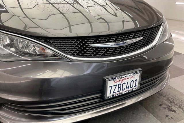 Used 2017 Chrysler Pacifica LX image 31