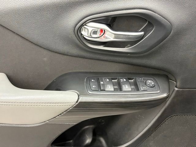 Used 2014 Jeep Cherokee Latitude AWD/4WD image 12