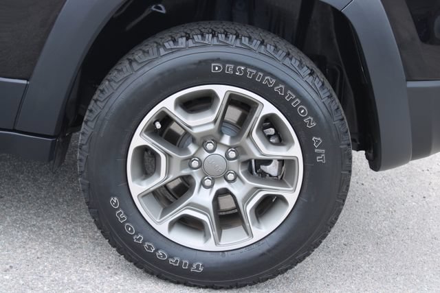 Used 2022 Jeep Cherokee Trailhawk AWD/4WD image 8