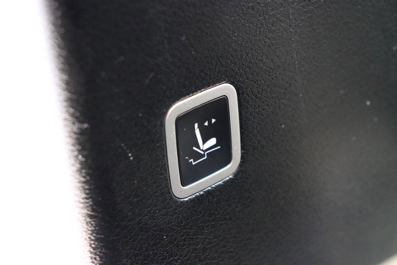 Used 2023 Chrysler Pacifica Touring-L image 30