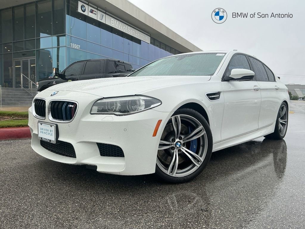 Used 2014 BMW M5 RWD image 1