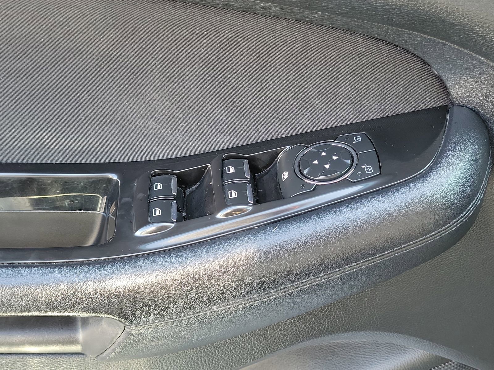 Used 2015 Ford Edge SEL AWD/4WD image 21