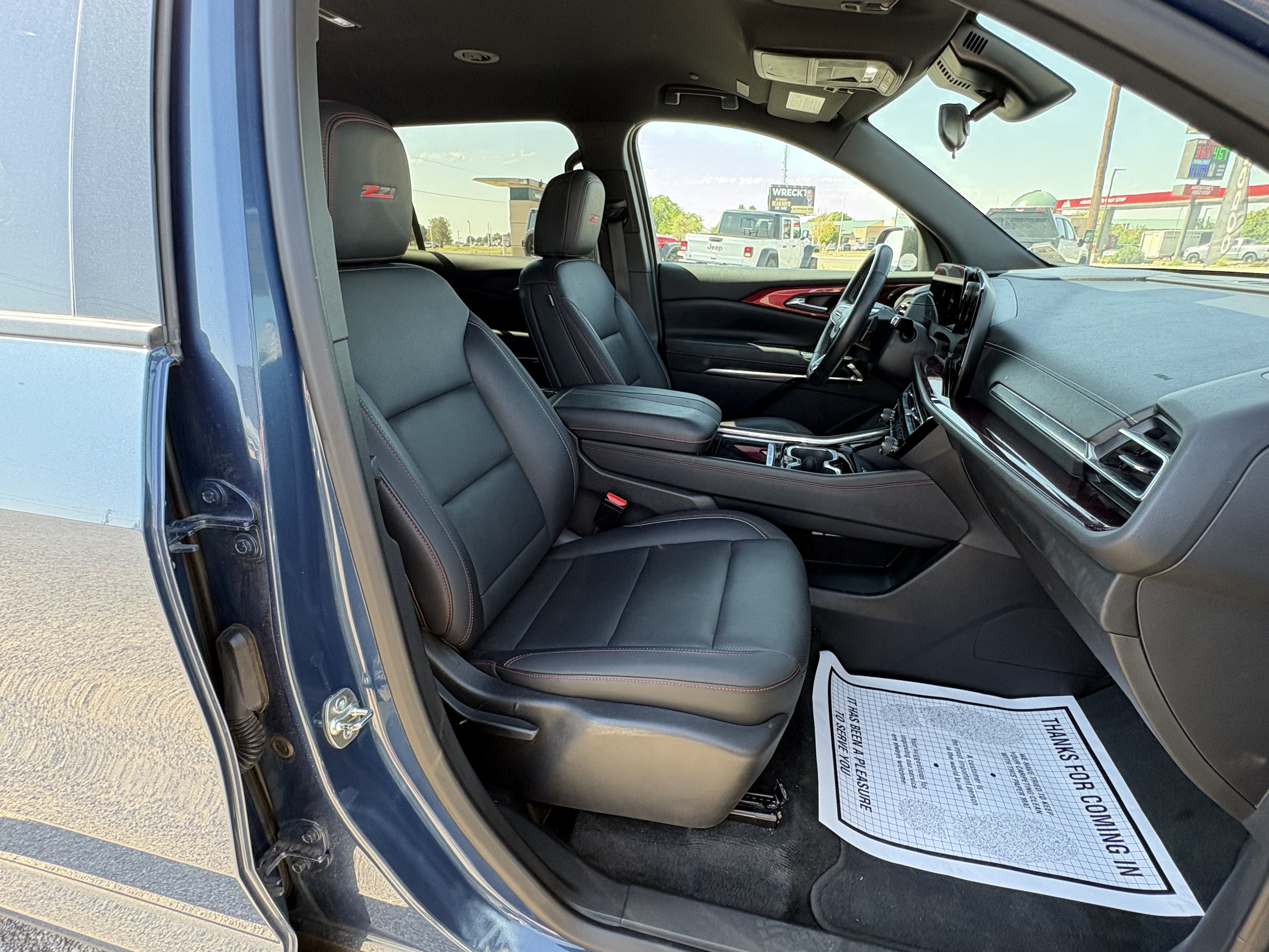 Used 2025 Chevrolet Traverse Z71 AWD/4WD image 15