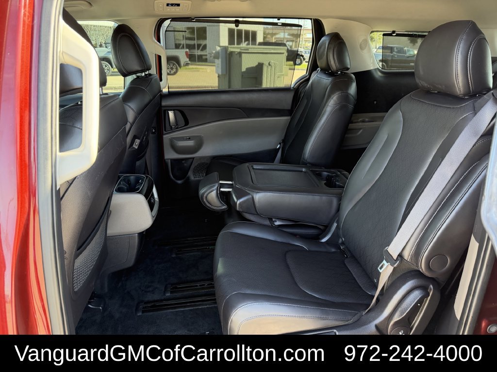 Used 2025 Kia Carnival EX FWD image 28