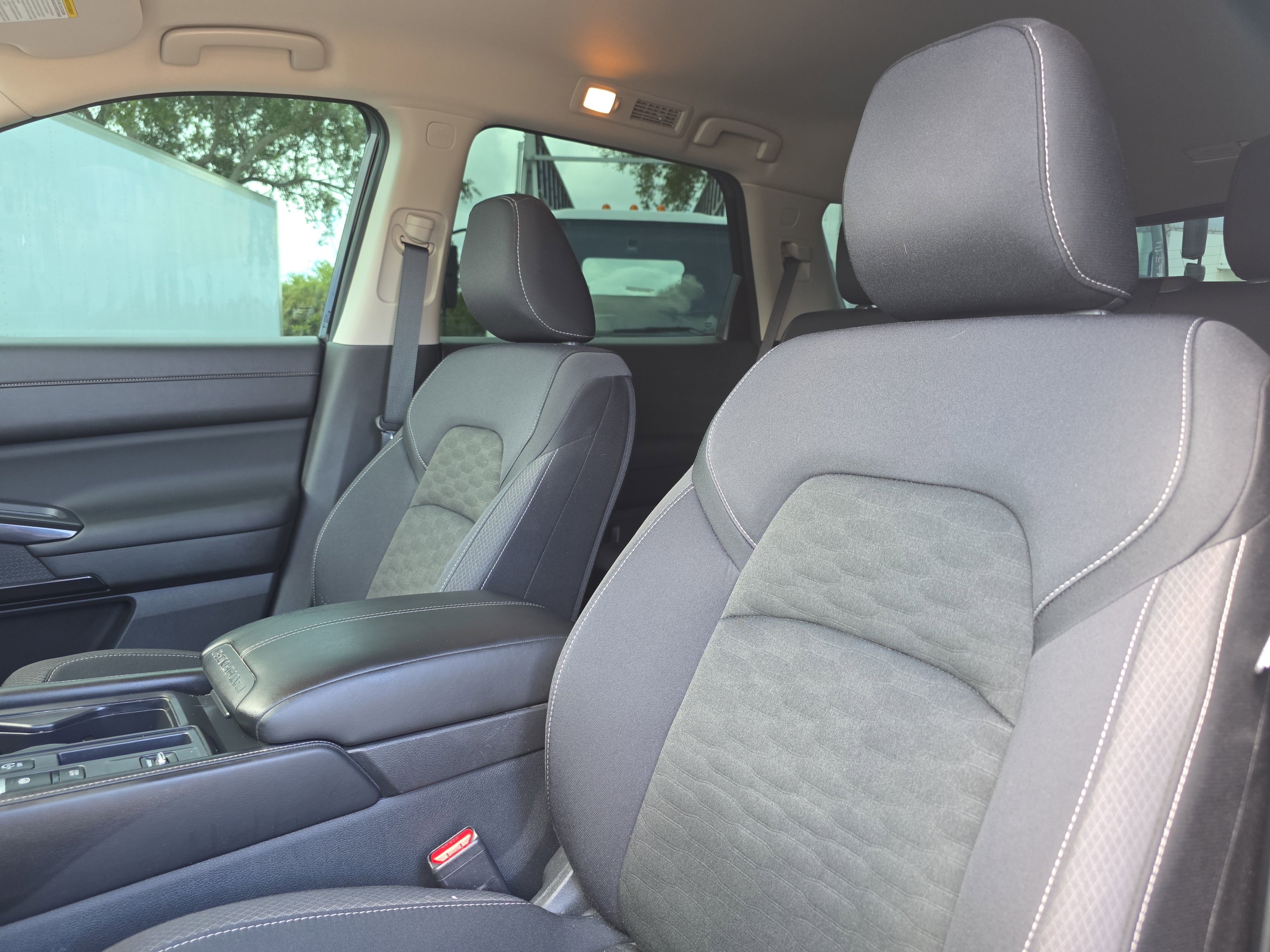 Used 2024 Nissan Pathfinder S image 22