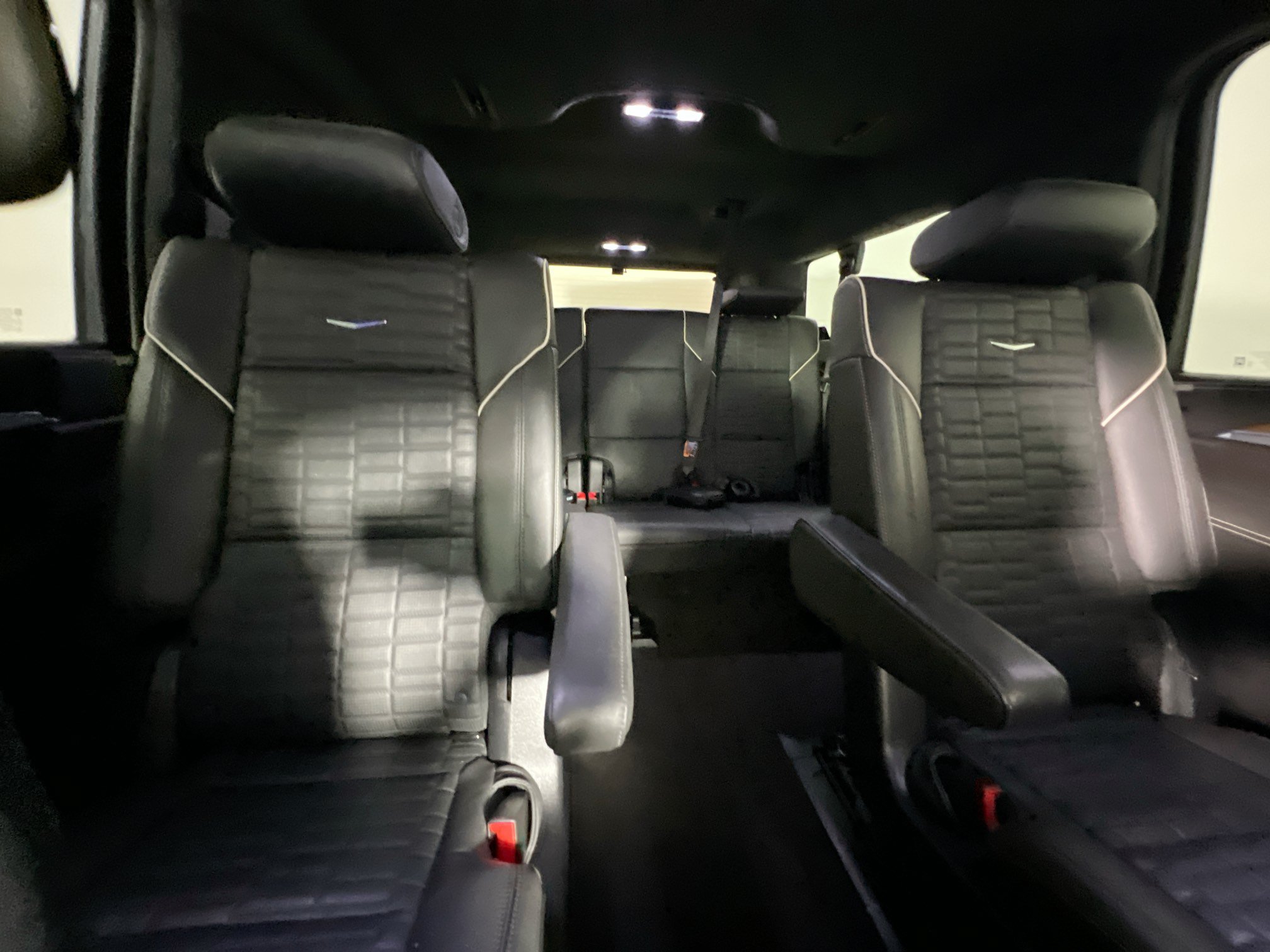 Used 2025 Cadillac Escalade ESV Sport Platinum AWD/4WD image 32