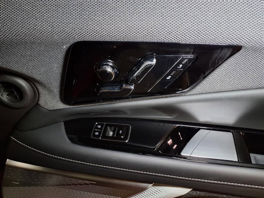 Certified 2025 Cadillac Optiq Luxury 1 w/ LPO, Floor Liner Package image 24