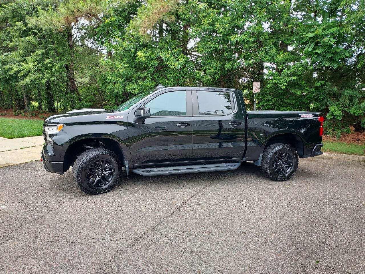 Used 2024 Chevrolet Silverado 1500 LT Trail Boss w/ LT Trail Boss Premium Package AWD/4WD image 2