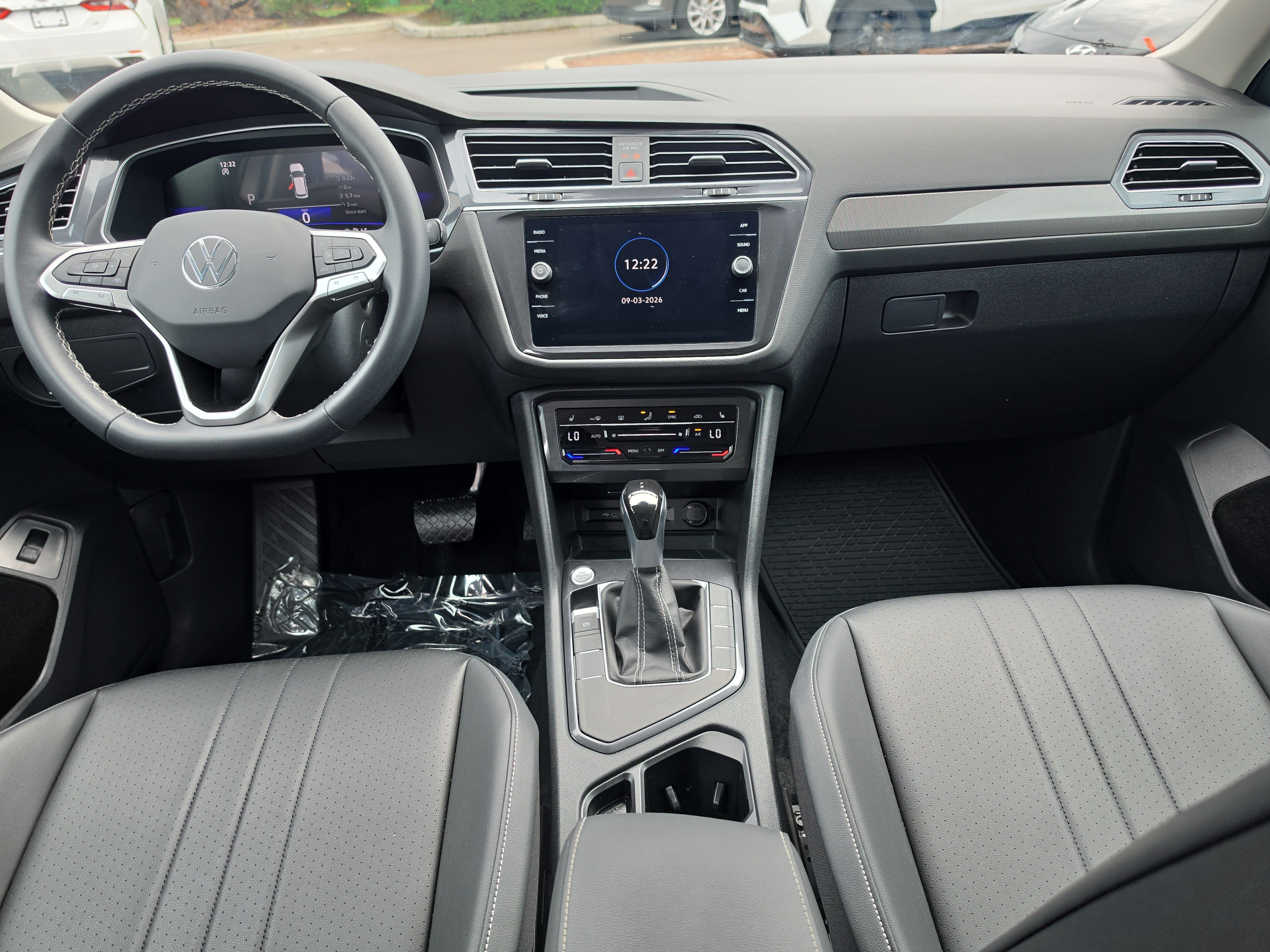 Used 2024 Volkswagen Tiguan SE FWD image 13
