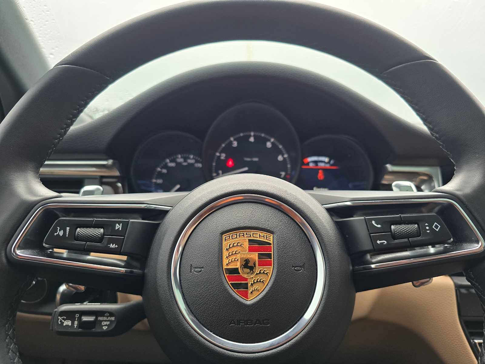 Used 2025 Porsche Macan image 30
