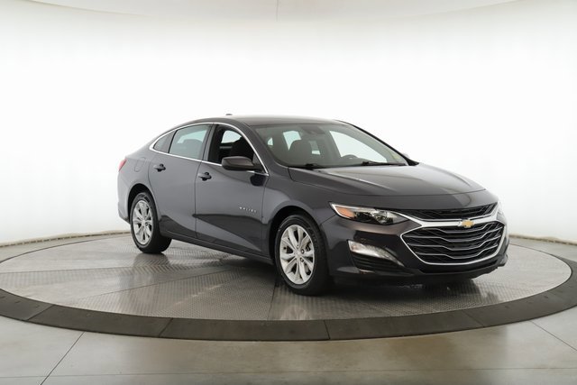 Used 2025 Chevrolet Malibu LT image 2