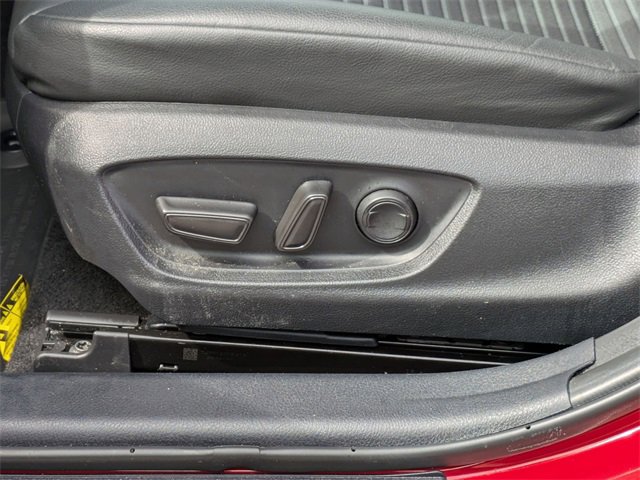 Used 2024 Toyota Camry SE image 12