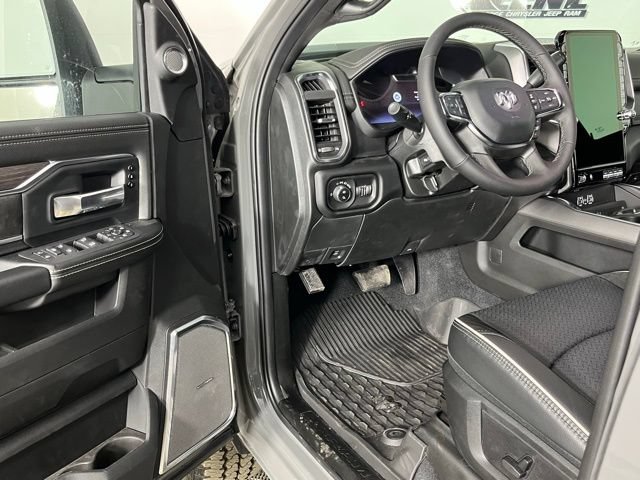 New 2026 RAM 3500 Laramie AWD/4WD image 25