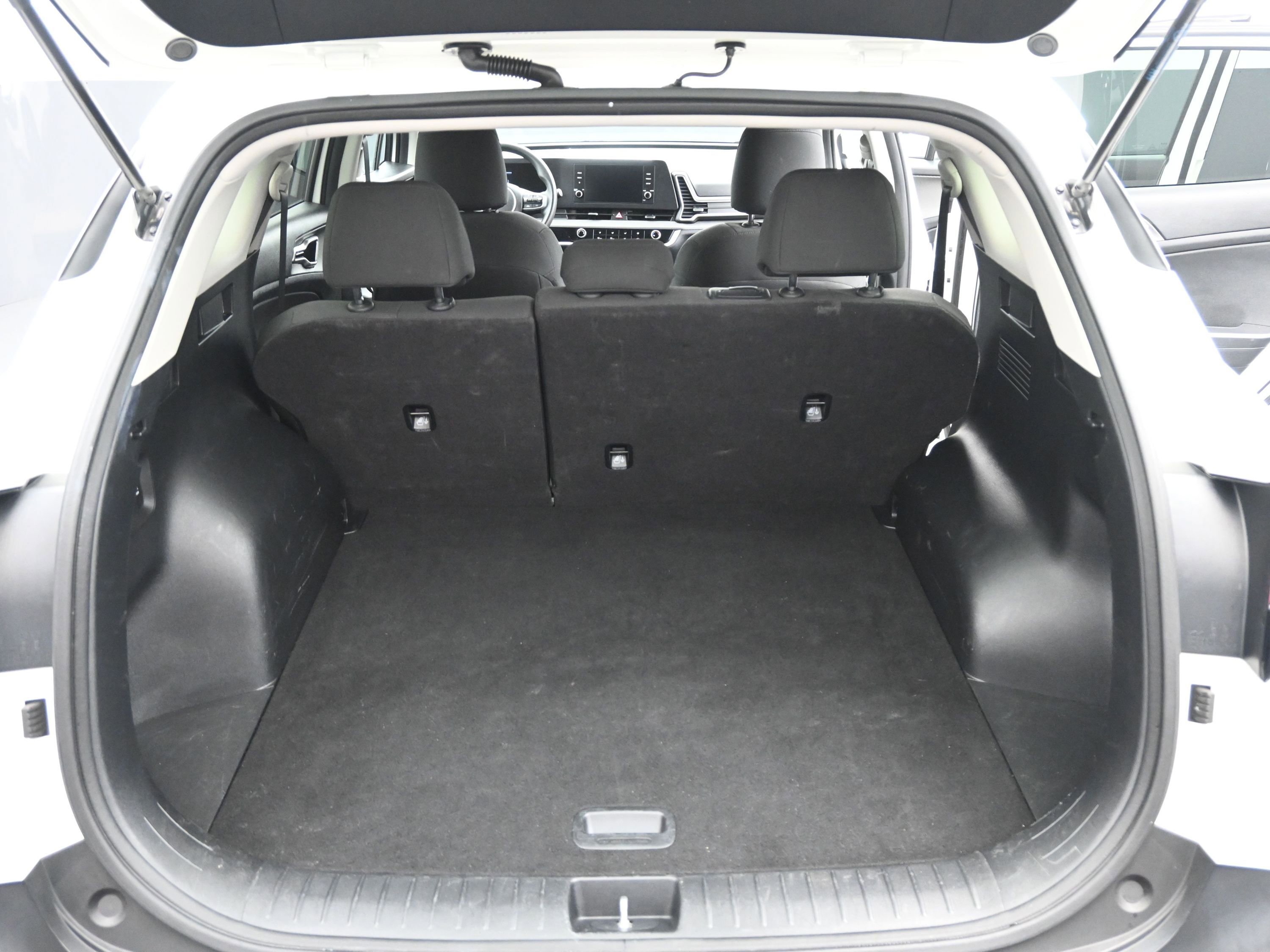 Used 2023 Kia Sportage LX image 14