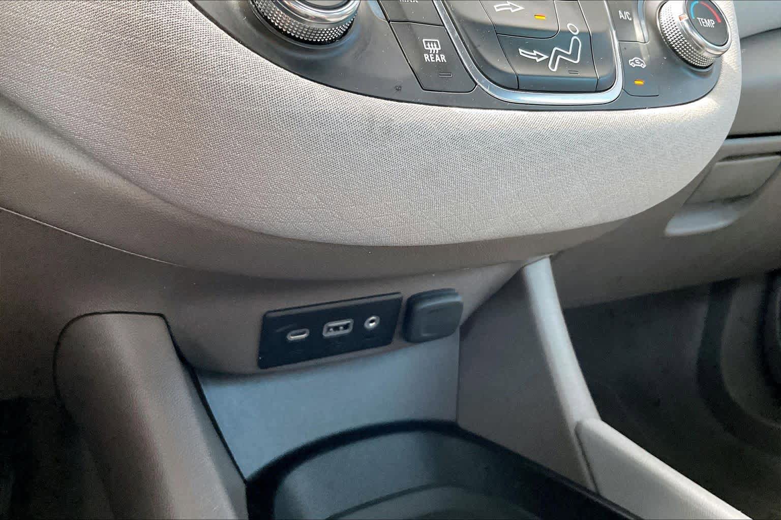 Used 2021 Chevrolet Malibu LS FWD image 33