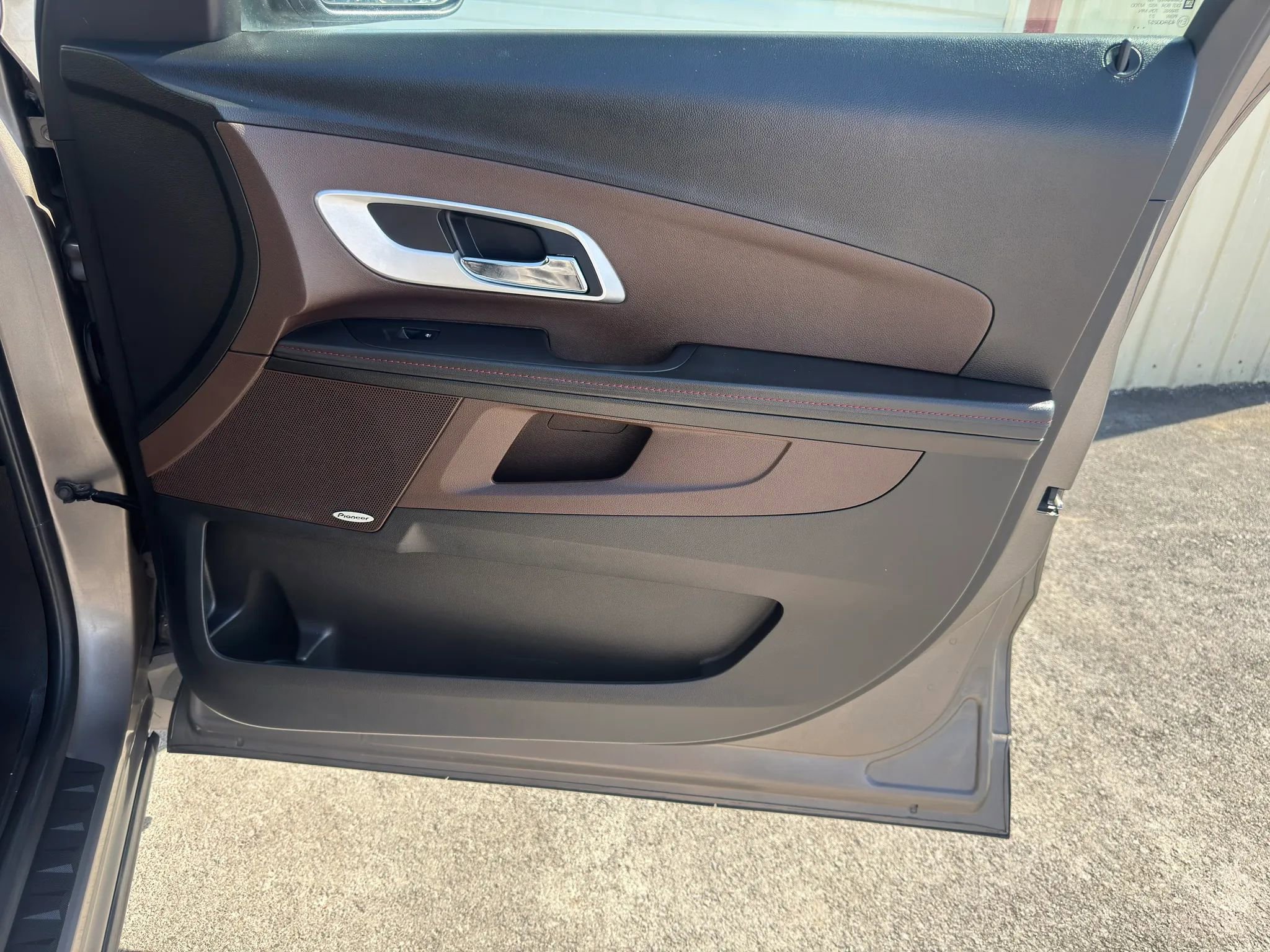 Used 2011 Chevrolet Equinox LTZ w/ LPO, Protection Package AWD/4WD image 14