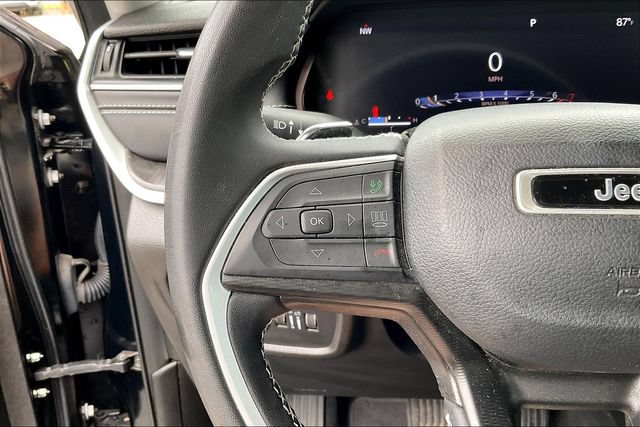 Used 2024 Jeep Grand Cherokee Laredo AWD/4WD image 11