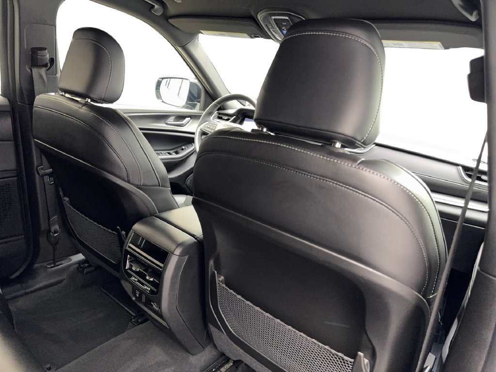 Used 2025 Jeep Grand Cherokee Altitude RWD image 42