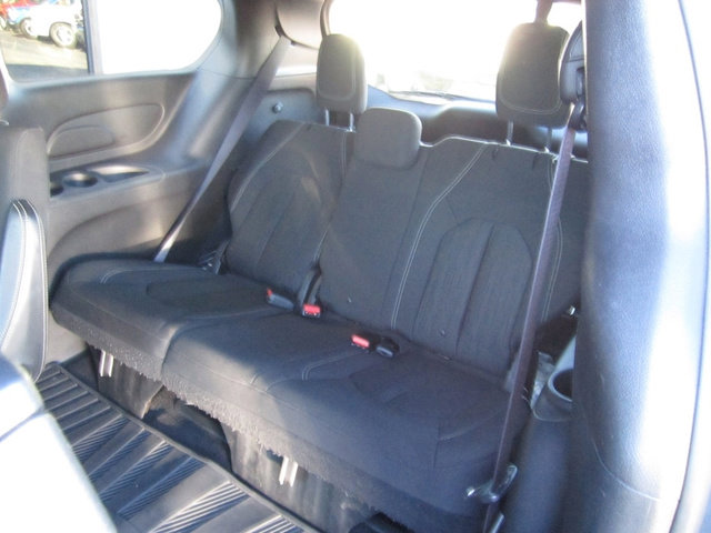 Used 2019 Chrysler Pacifica Touring Plus w/ Advanced Safetytec Group FWD image 9