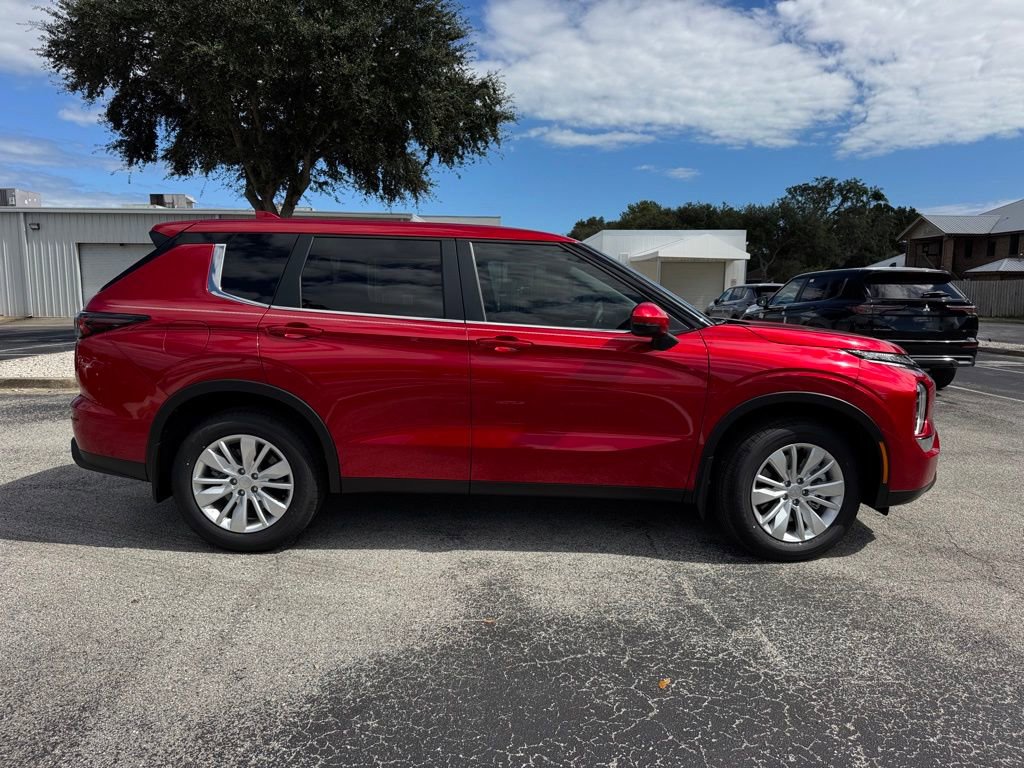 New 2025 Mitsubishi Outlander ES image 9