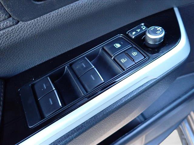 Used 2025 Toyota Sienna Platinum image 18