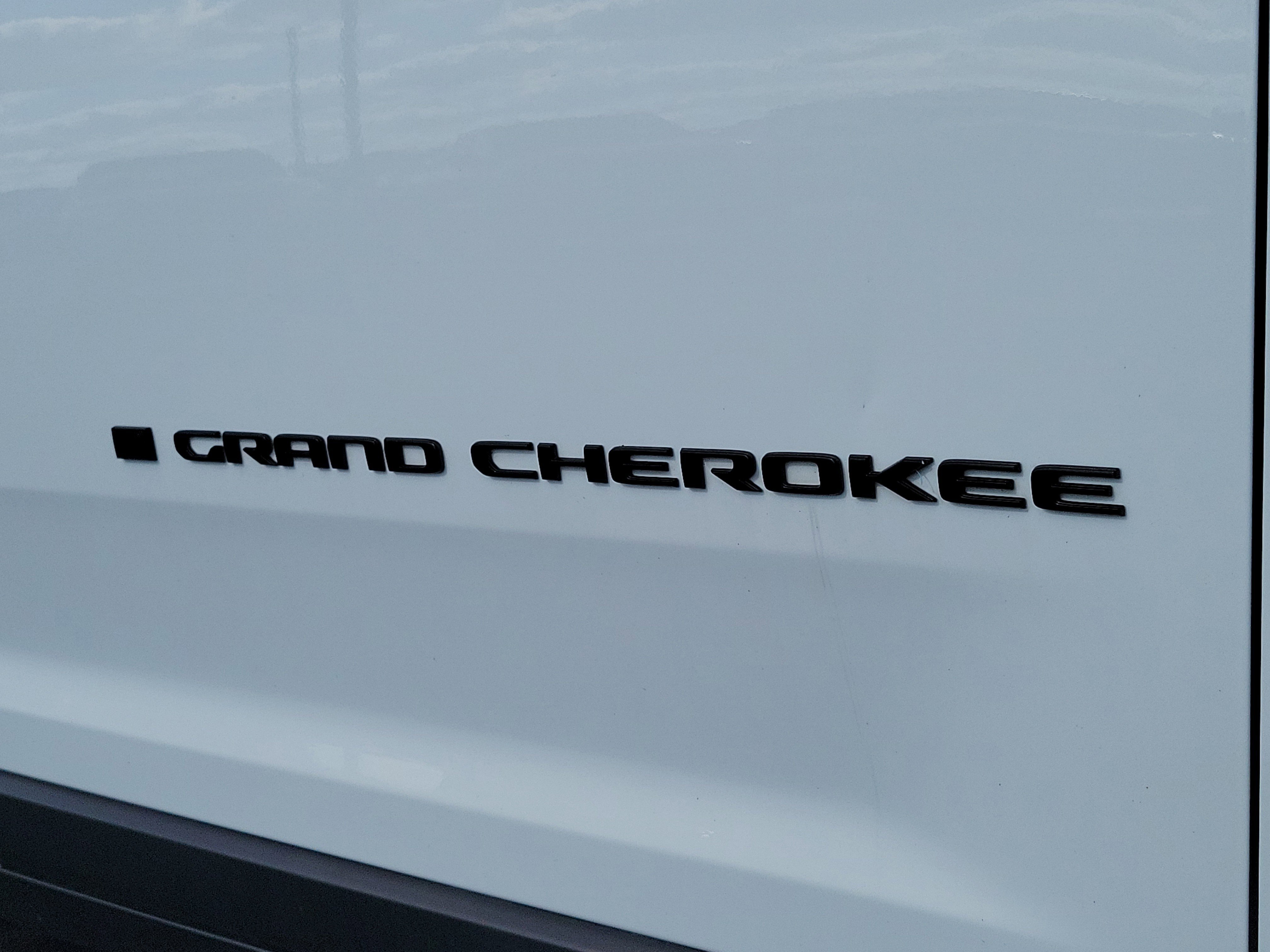 Used 2024 Jeep Grand Cherokee L Laredo image 6