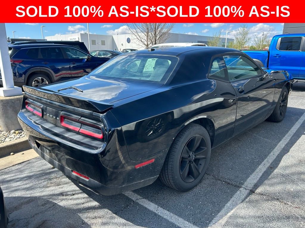 Used 2019 Dodge Challenger SXT image 4