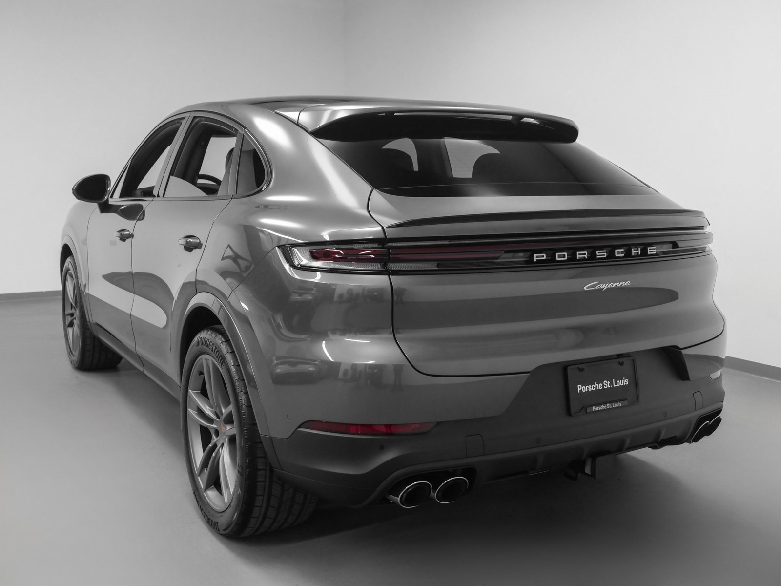 Certified 2025 Porsche Cayenne Coupe image 3