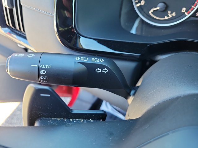 Used 2026 Nissan Pathfinder SV FWD image 25