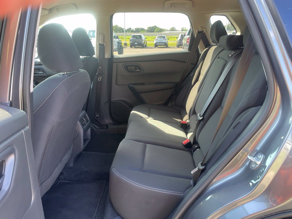 Used 2024 Nissan Rogue S FWD image 12