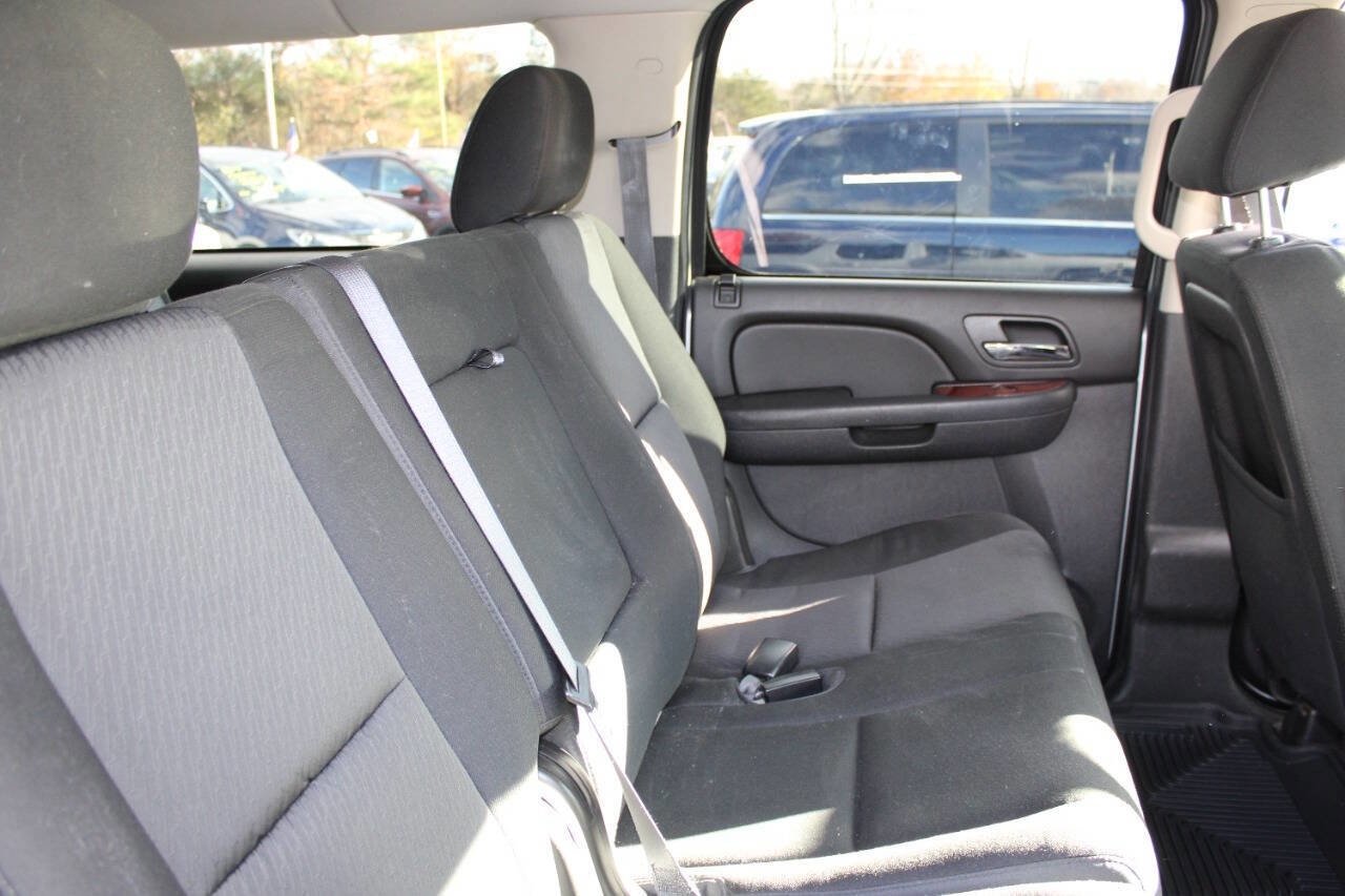 Used 2014 Chevrolet Suburban LS image 16