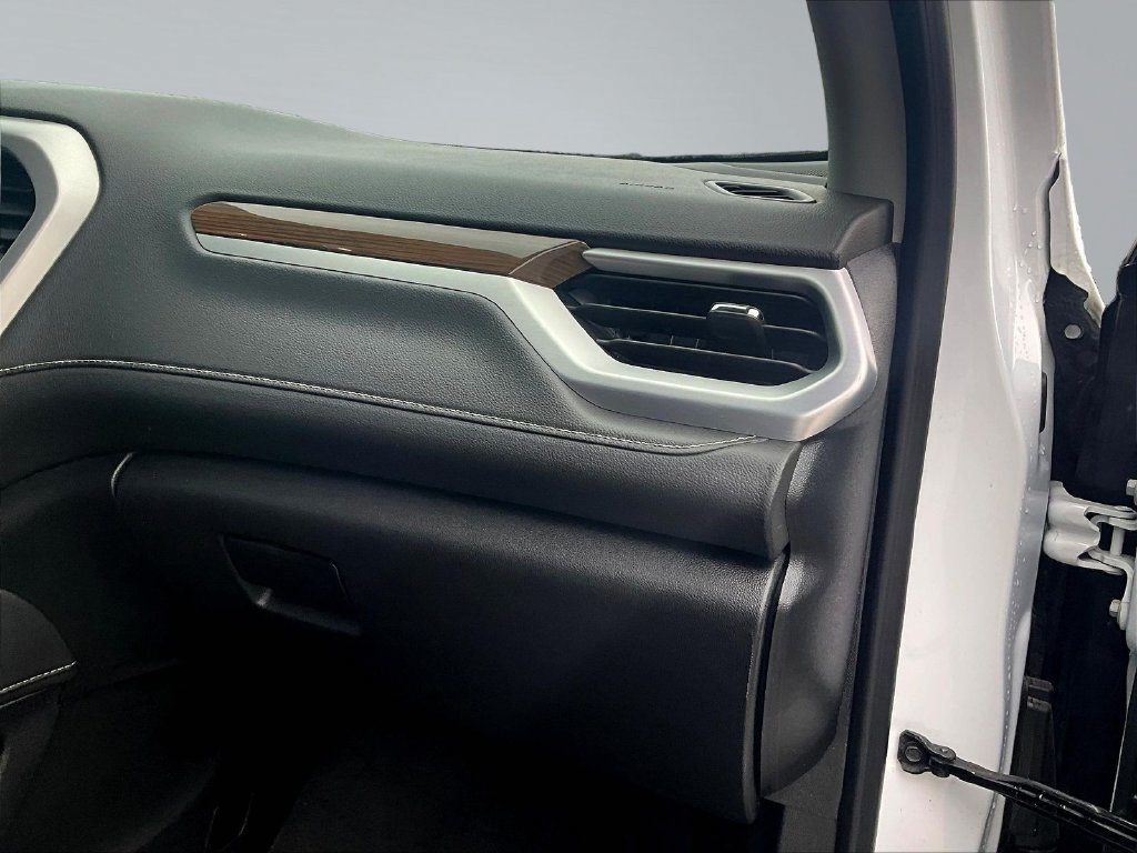 Used 2023 GMC Acadia SLE FWD image 29