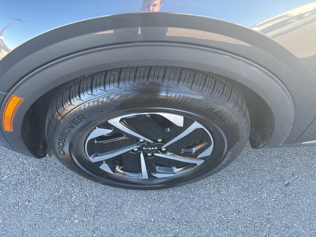 Used 2023 Kia Sportage LX image 7