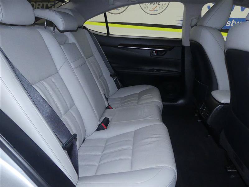 Used 2017 Lexus ES 300h w/ Luxury Package FWD image 22