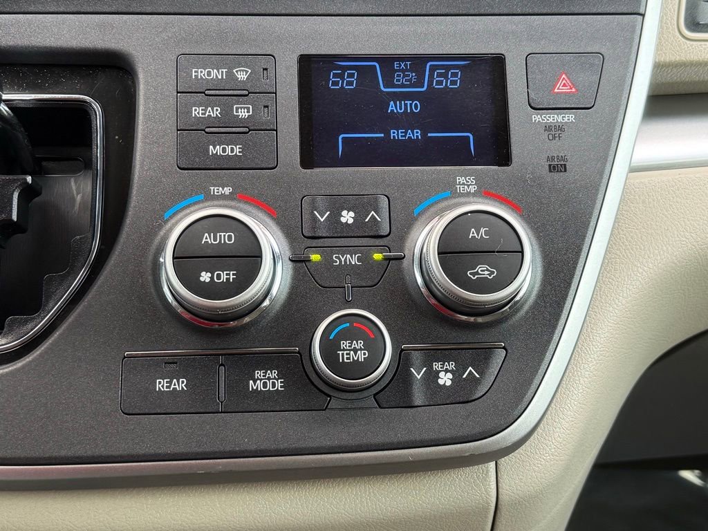 Used 2020 Toyota Sienna L FWD image 37