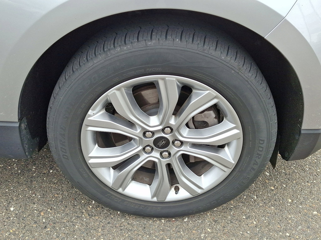 Used 2024 Ford Edge Titanium image 9