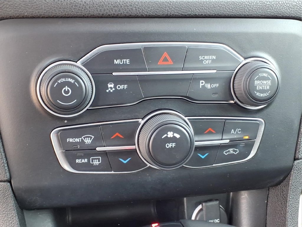 Used 2022 Dodge Charger SXT RWD image 9
