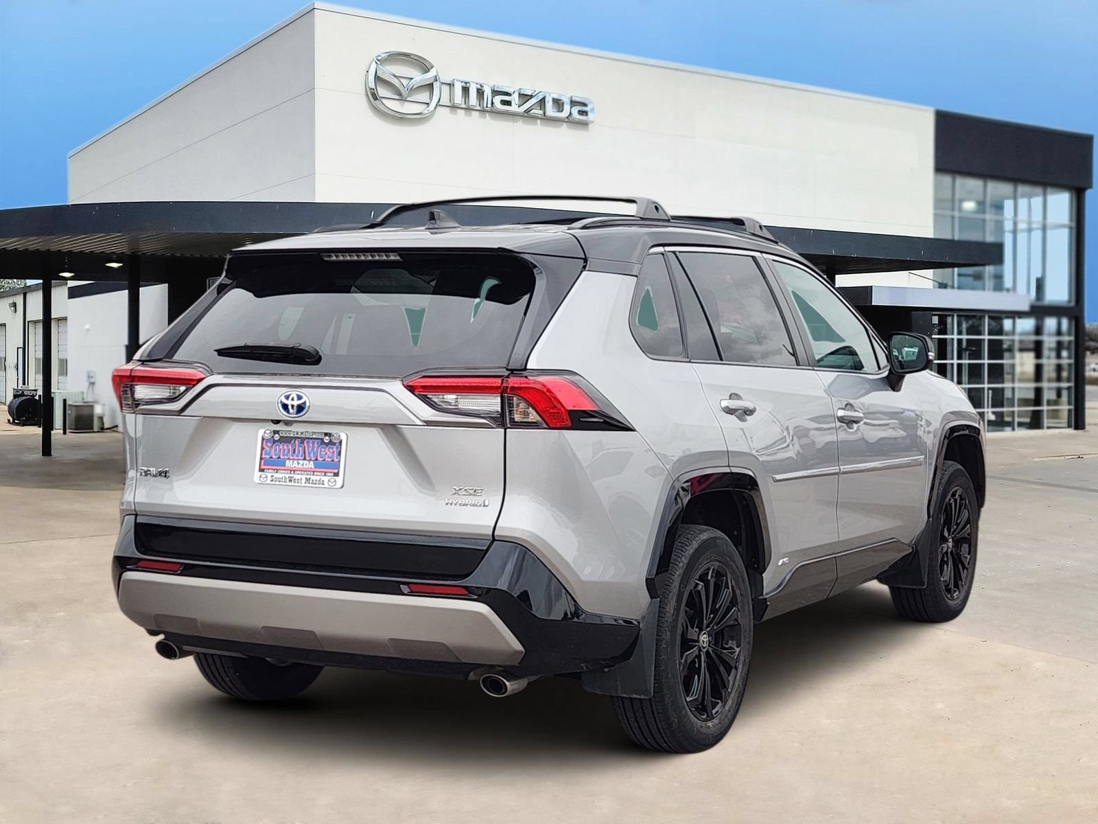 Used 2023 Toyota RAV4 XSE AWD/4WD image 5
