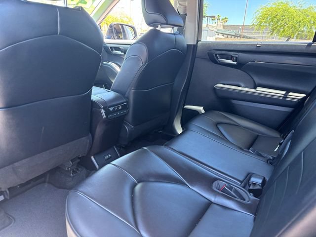 Used 2023 Toyota Highlander XLE FWD image 17