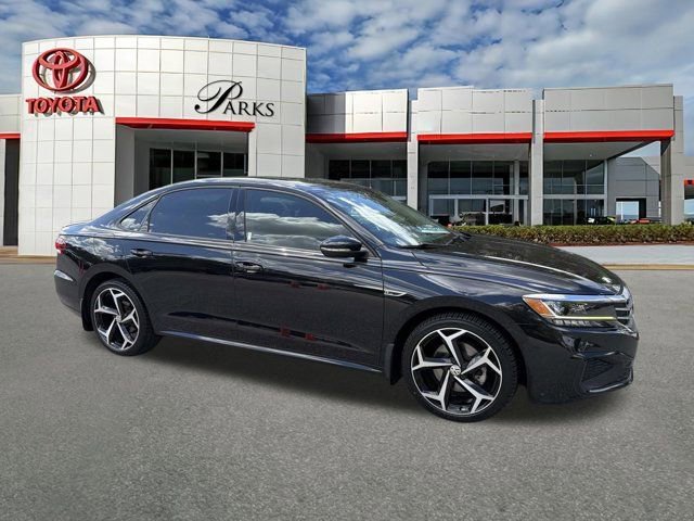 Used 2020 Volkswagen Passat 2.0T R-Line FWD image 1