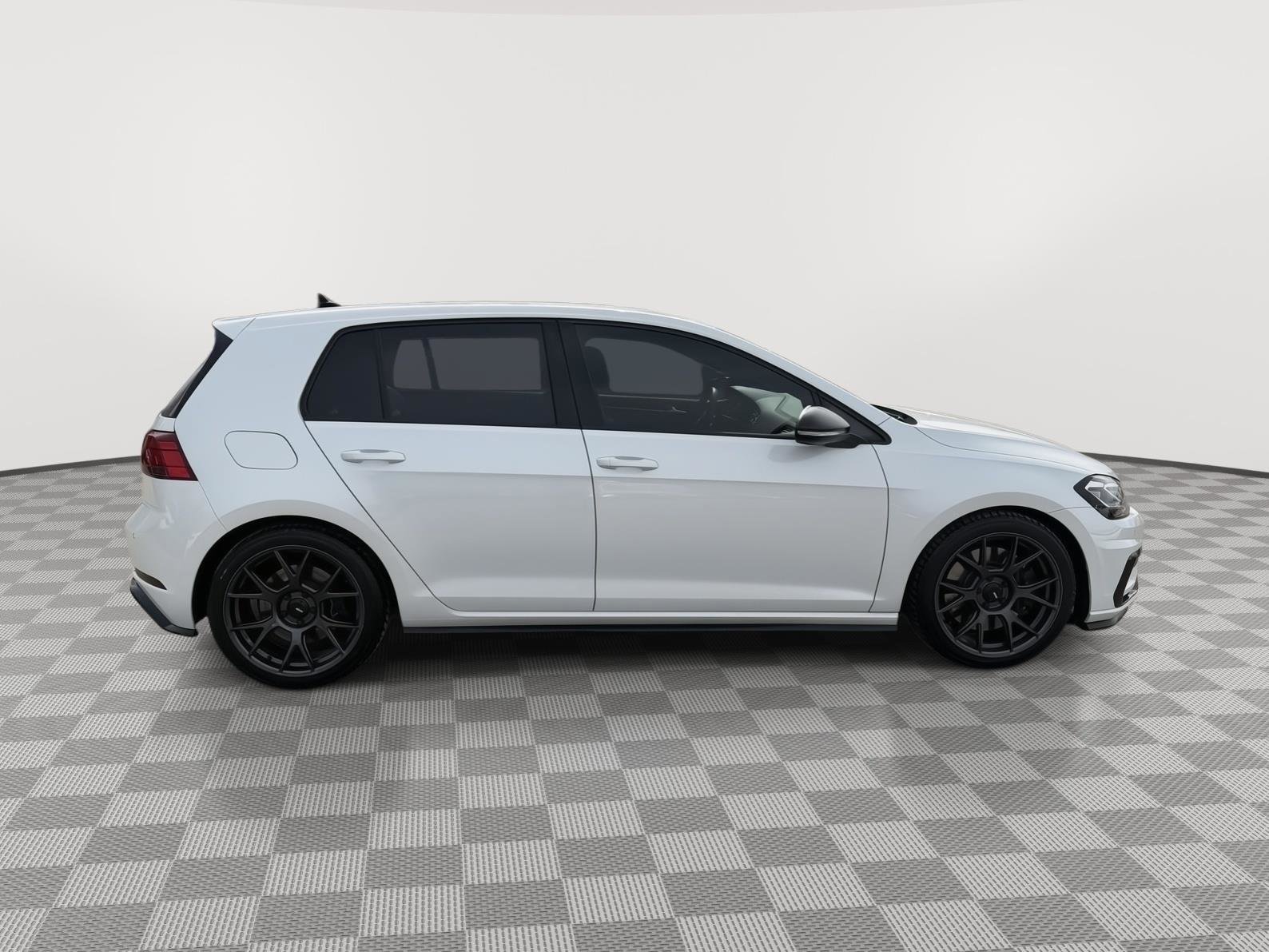 Used 2018 Volkswagen Golf R 4-Door image 6