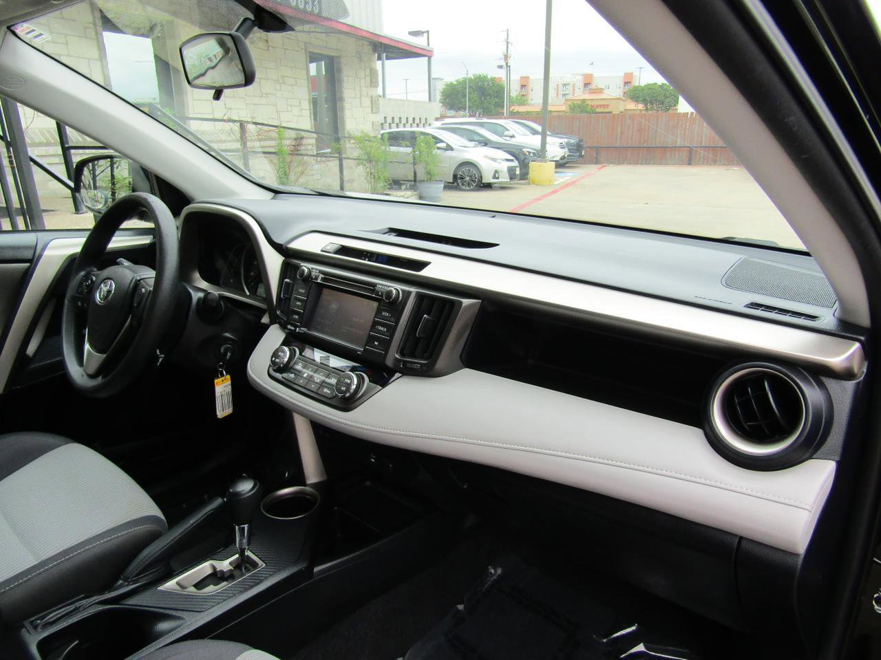 Used 2015 Toyota RAV4 XLE FWD image 11