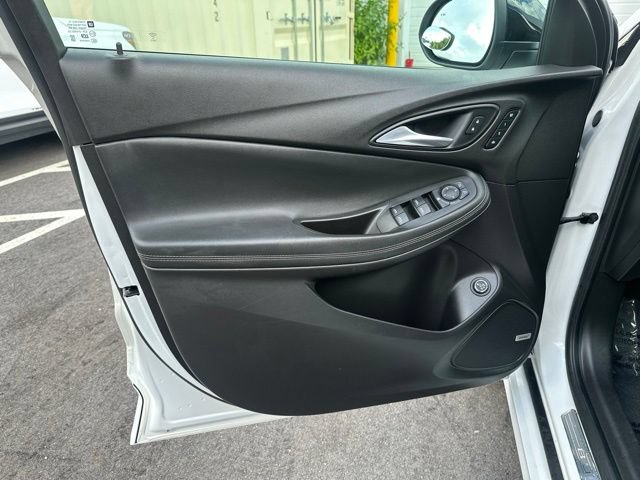Used 2020 Buick Encore GX Essence w/ Experience Buick Package AWD/4WD image 19