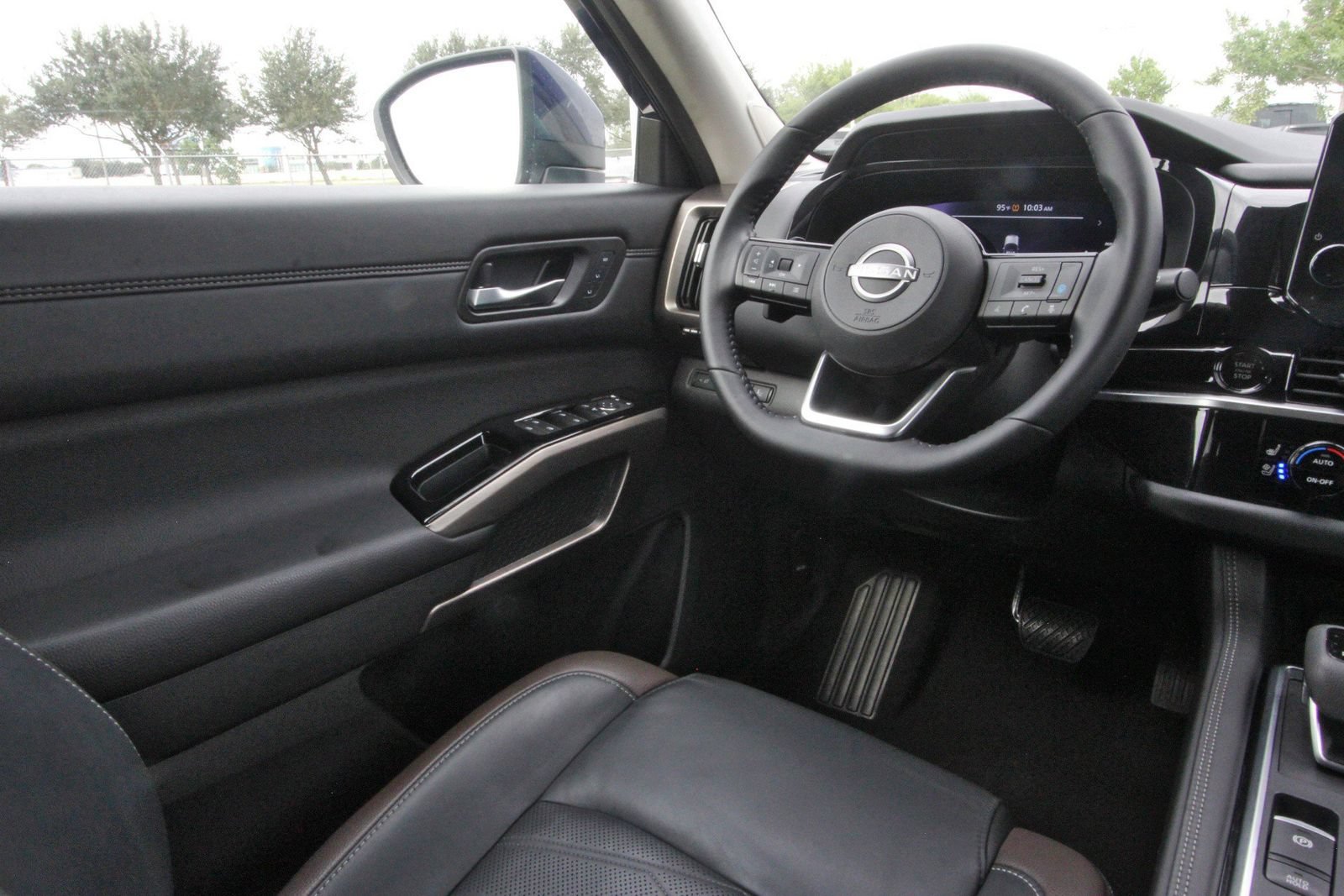 Certified 2025 Nissan Pathfinder Platinum AWD/4WD image 12