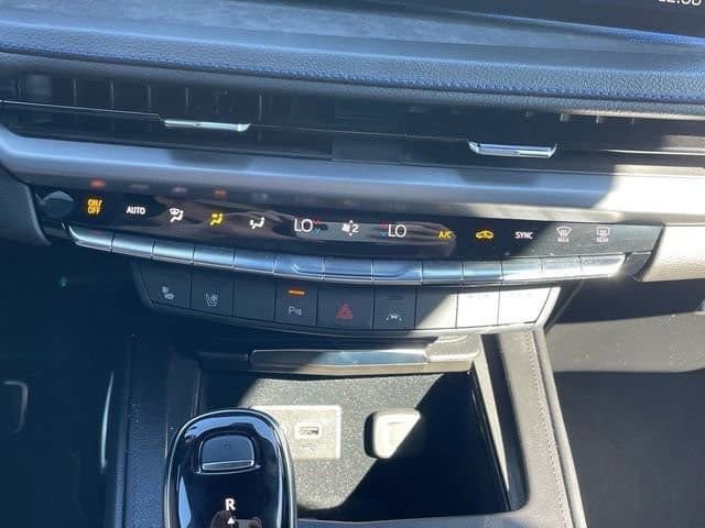 Used 2025 Cadillac XT4 Sport image 17